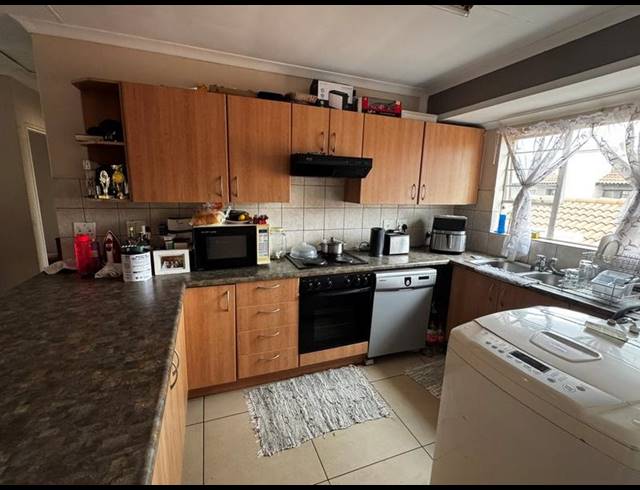 2 BEDROOM APARTMENT FOR SALE IN VAN DYK PARK